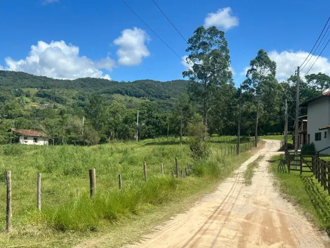 Aluga-se terrenos comerciais e pasto urbano entrada da cidade Anápolis BR 153 Jaiara.