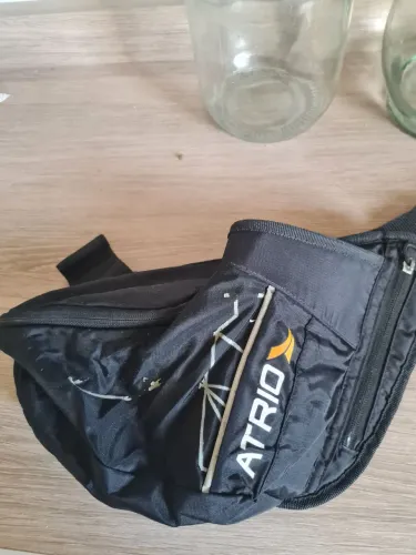 pochete de hidratação preta da marca Atrio, modelo ES087, projetada para esportes.