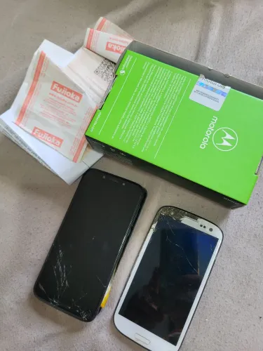 VENDO 2 smartphones(Motorola e samsung) usados e estragados. Com nota