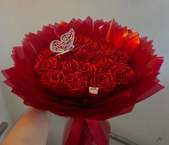 Buque, rosas de cetim. 