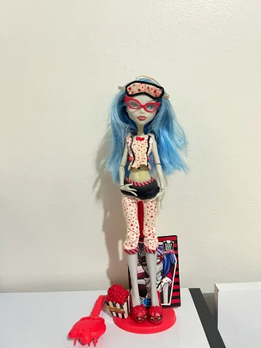 Monster high ghoulia dead tired 