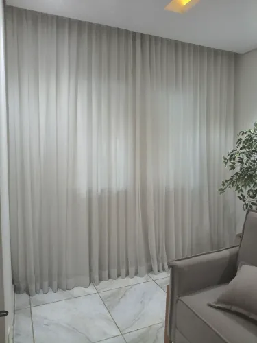 Cortina em voil branco com forro 