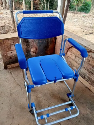 Cadeira de banho.