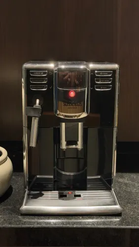 Cafeteira Gaggia Anima Pannarello super automática preta e prateada expresso
