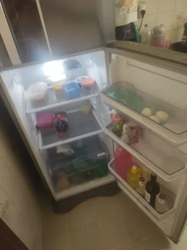 Geladeira em perfeito estado.