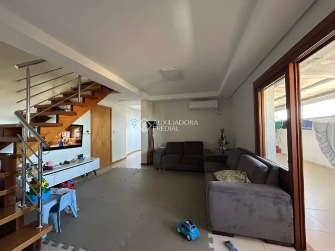 Apartamento com amplo terraço, 2 dormitórios(1 sendo suíte) lavado, living, copa/coz., ban
