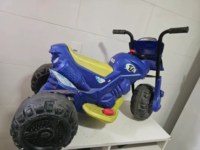 Moto elétrica infantil