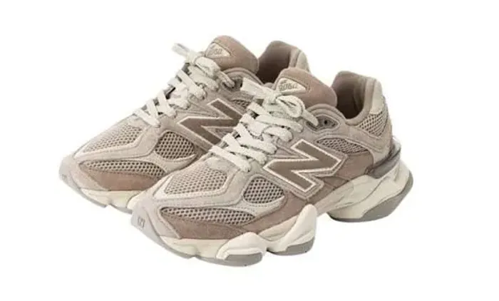 Original New Balance 9060 na coloração Arid Stone/Mushroom (Bege/Marrom Claro