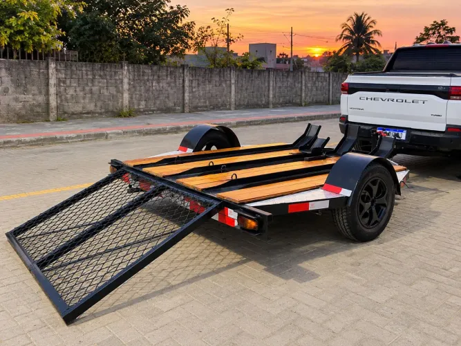 Carretinha para Motos - Rampa Removível e Rodas Liga Leve