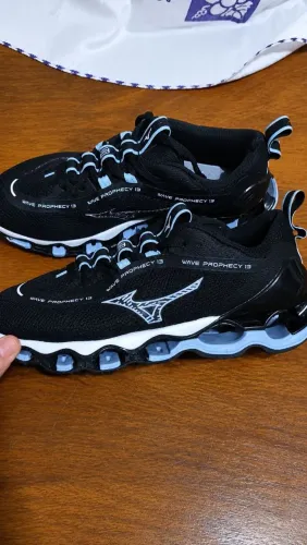 Mizuno Prophecy 13, Cor azul,preto e branco, Tamanho 41/42.Em ótimo estado de conservação