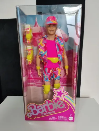 Boneco Ken Patins (em Barbie O Filme)