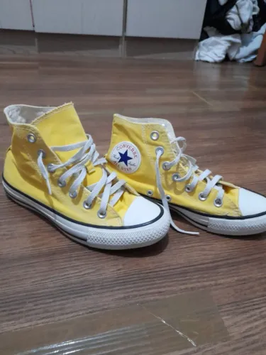 Tênis All Star amarelo