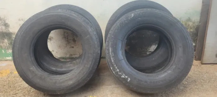 4 Pneus Pirelli FH55 265/70 R19.5 Usados
