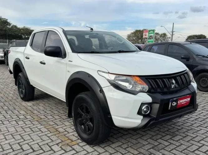 Mitsubishi L200 Outdoor HPE 2.5 4X4 CD T.dies. Mec. 2020
