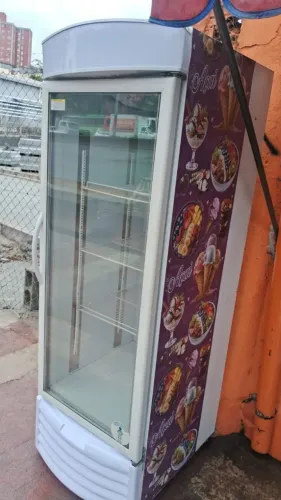 Geladeira Expositora Metalfrio 400L - Porta de Vidro - 110V - Com Garantia