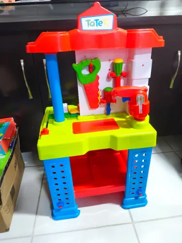 Bancada de ferramentas de brinquedo Tateti