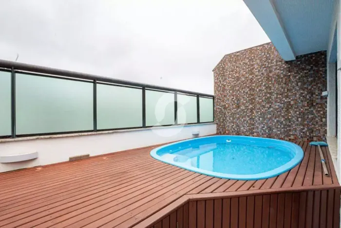 Vendo Cobertura com 4 suítes em Charitas - Niterói - RJ