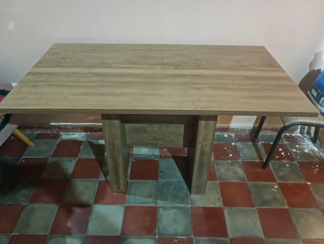 Mesa para 6 cadeiras em ótimo estado de conservação e material muito bom!