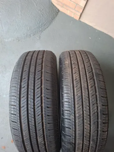 Pneus 185 60 14 estado de novo 400 reais os 2