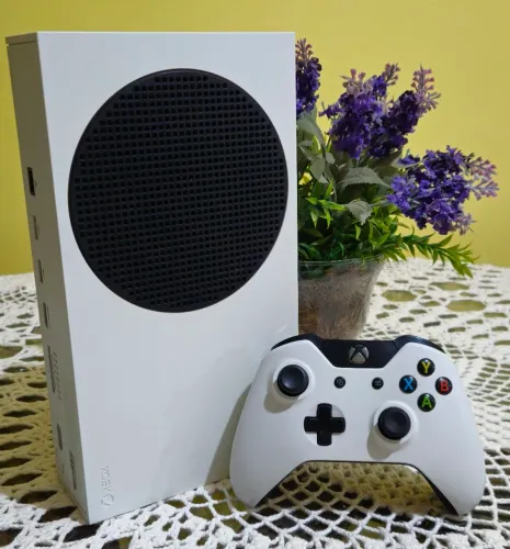 Xbox Series S s/ caixa c/ controle original sem detalhes R$ 1.799,90