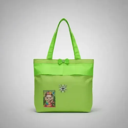 Bolsa em tecido decorada