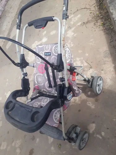 Carrinho de bebê perfeito estado só falta a capota