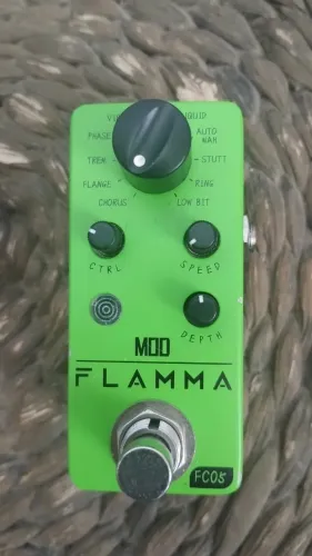Pedal de Modulação Flamma FC05 Mini - 11 Efeitos em 1 NOVO