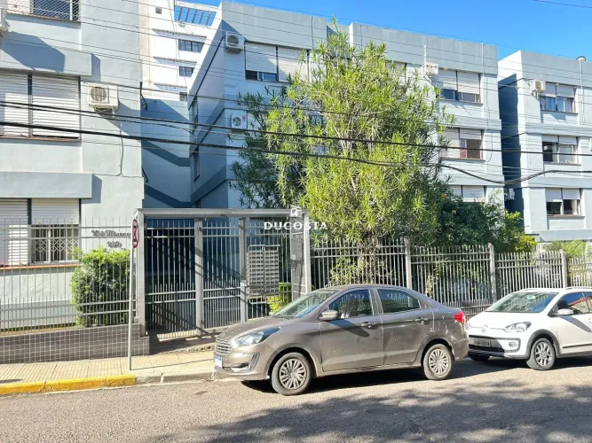 Apartamento amplo com 2 dormitórios na Rua Benjamin Constant