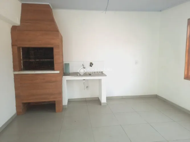 Casa em condomínio 3 quartos 1 vaga de garagem.