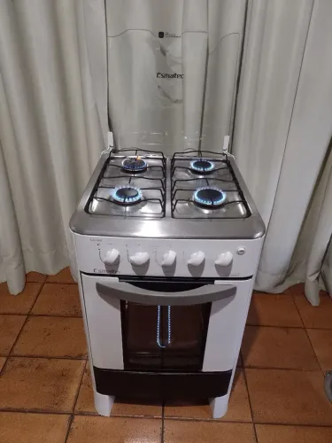 Fogão 04 bocas, acendimento elétrico, marca Esmaltec, no precinho pra vender rápido