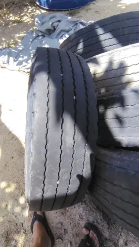 5 PNEUS PARA 3/4 215/75R17.5