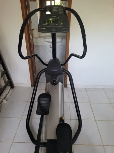 Elíptico Precor EFX 5.23 Profissional Academia Premium