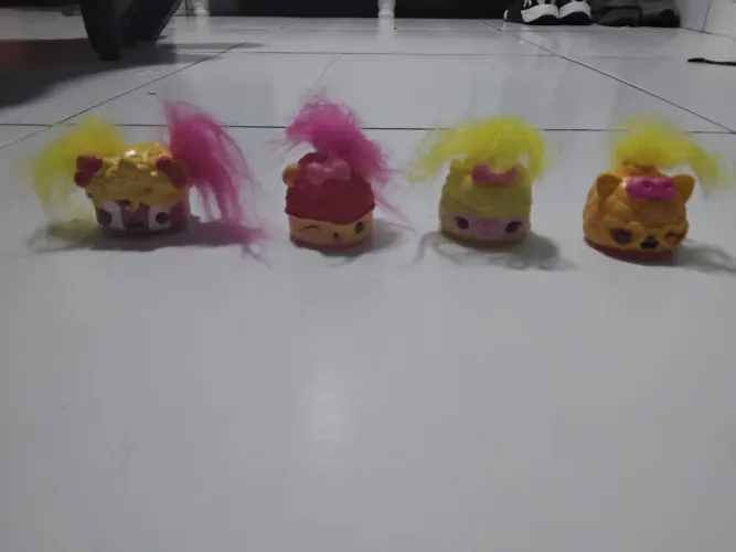 Vendo/troco 4 num noms por shopkins, outros num noms, e LPS 