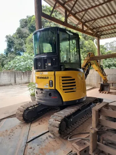 Retroescavadeira yanmar 