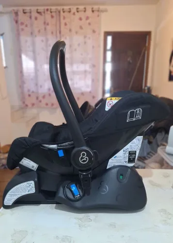 Cadeirinha bebê conforto + base veicularr 