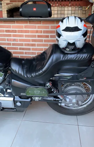 Honda Shadow 750 moto bem conservada