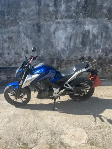 Vendo CB Twister 300