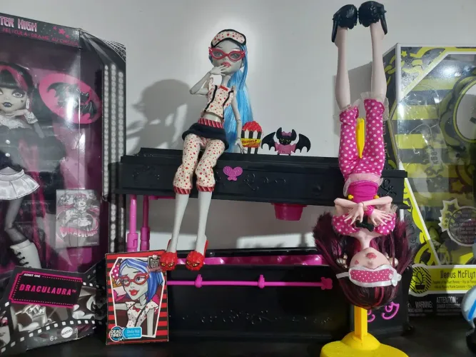 Lote de bonecas mh ghoulia e draculaura dead tired