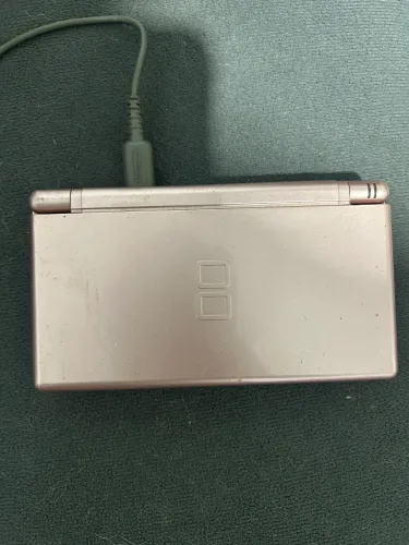 Nintendo DS lite quebrado