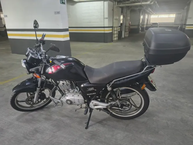 Suzuki YES EN 125 SE mesmo dono há 10 anos