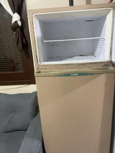 Geladeira cônsul 220 V