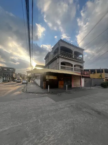 Casa de esquina com 2 lojas oportunidade!