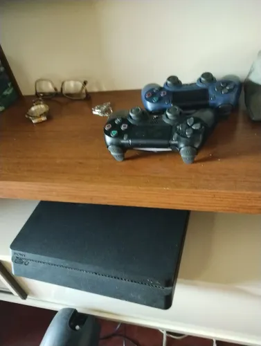 pS 4 semi novo pra vender logo estou sem tempo pra usar trabalho muito 