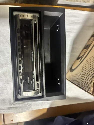 Rádio Pioneer original + moldura