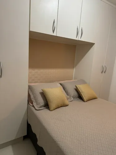 Alugo lindo apartamento mobiliado valor 2.400 já incluso aluguel condomínio e IPTU e água
