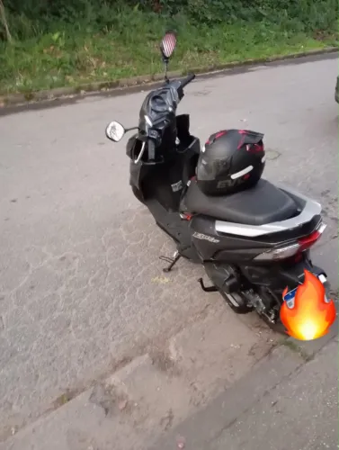 Vendo moto zerada,nova só 280 km rodados
