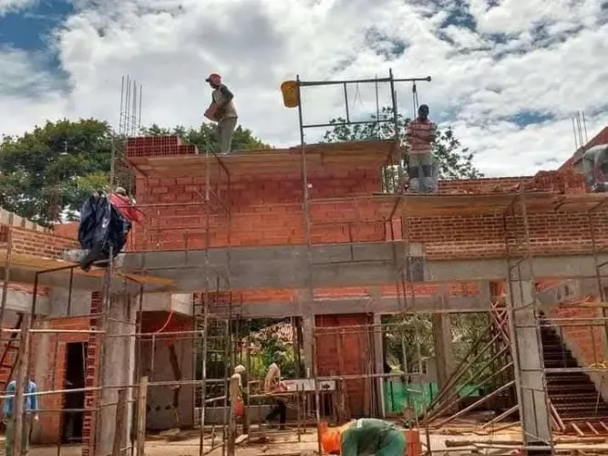Pedreiro telhadista carpinteiro executamos reformas é construção em geral 