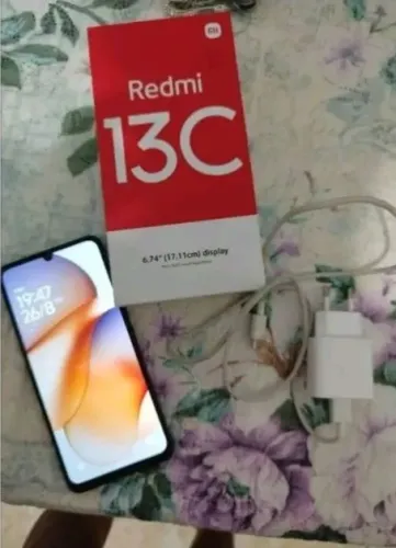 REDMI 13 C na caixa com carregador + 11 CAPAS 