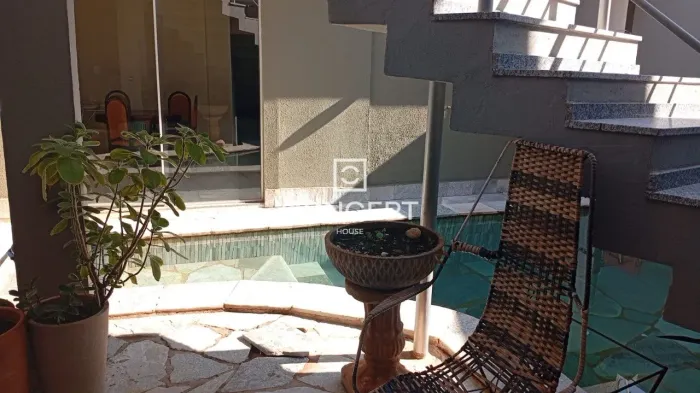 Casa para Alugar em Condomínio com 4 suítes e escritorio, total 453 m² área construida, Pi
