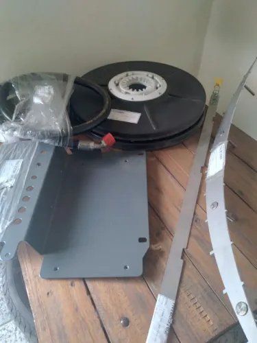 Vendo várias peças máquina de lavar piso marca brava todas novas